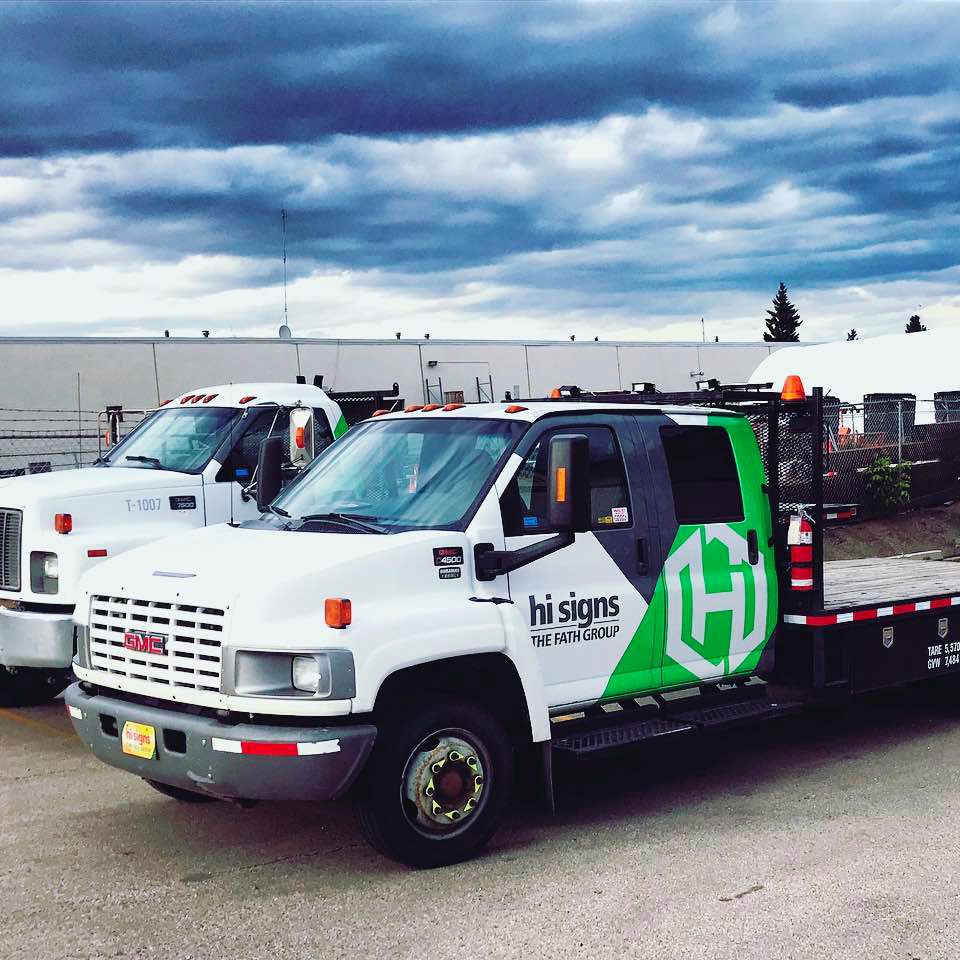 Hi-Signs — Deck truck
